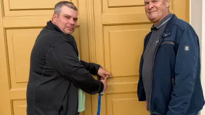 „Wie ein Vater“: Neuer Bürgermeister löst nach 36 Jahren den alten ab