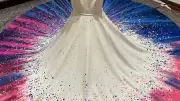 Einzigartiges Brautkleid: Kunstwerk wird versteigert