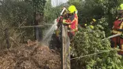 Feuerwehr Gadebusch löscht brennenden Komposthaufen in Neu Bauhof