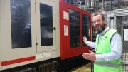 Großauftrag in Gelb: Schoeller Allibert produziert 70.000 Briefbehälter