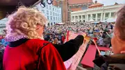 Martensmarkt in Schwerin: Mittelalter, Musik und der Martensmann