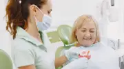 Mehr Zähne, wenig Vorsorge: Mundgesundheit der Senioren in MV