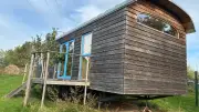 Vom Zirkuswagen zum Biomobilheim: Schmiede in Stresdorf baut 50. Tiny House